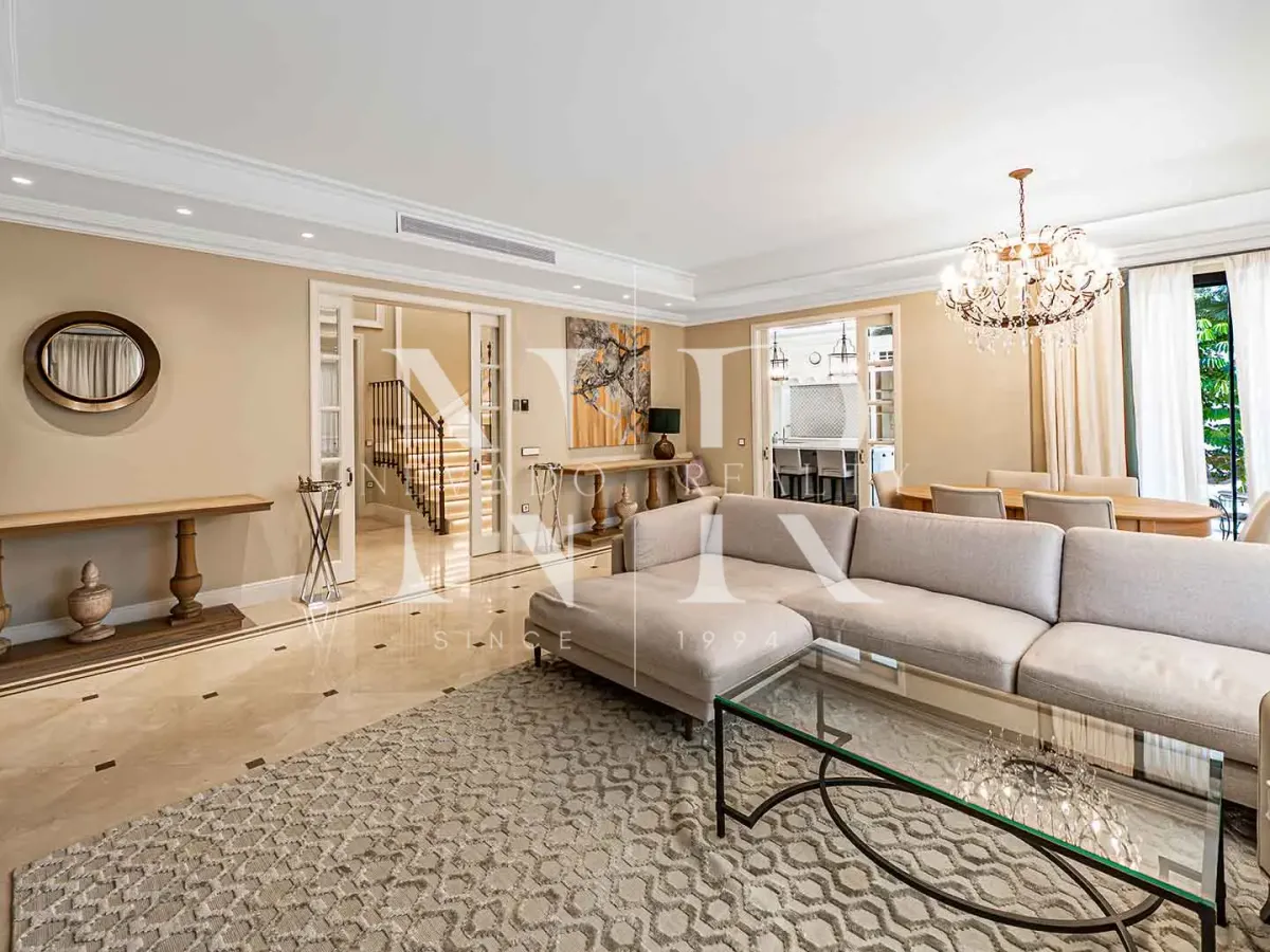 Villa in Los Flamingos Golf Urbanization for sale