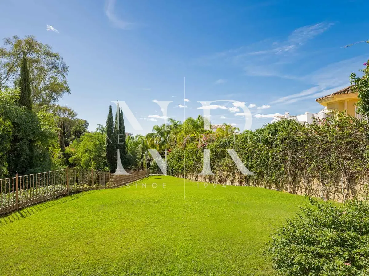 Villa in Urbanization El Herrojo with panoramic sea views for sale