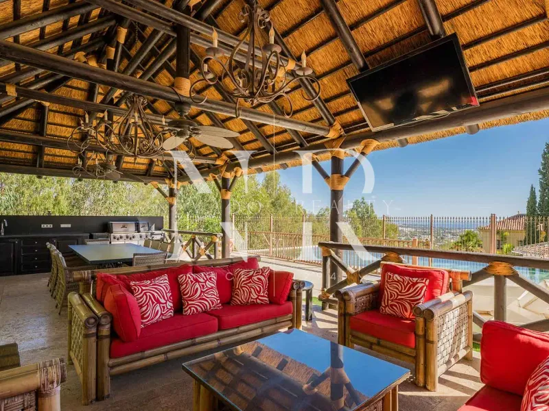 Villa in Urbanization El Herrojo with panoramic sea views for sale