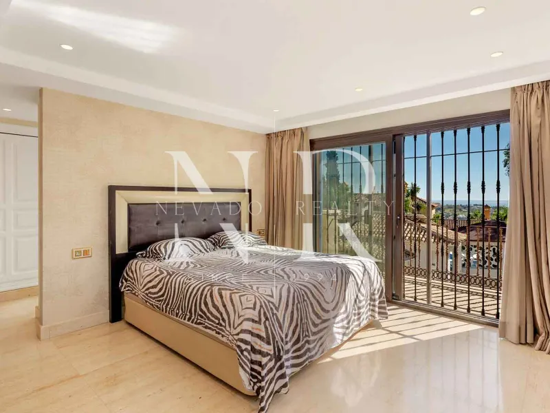 Villa in Urbanization El Herrojo with panoramic sea views for sale