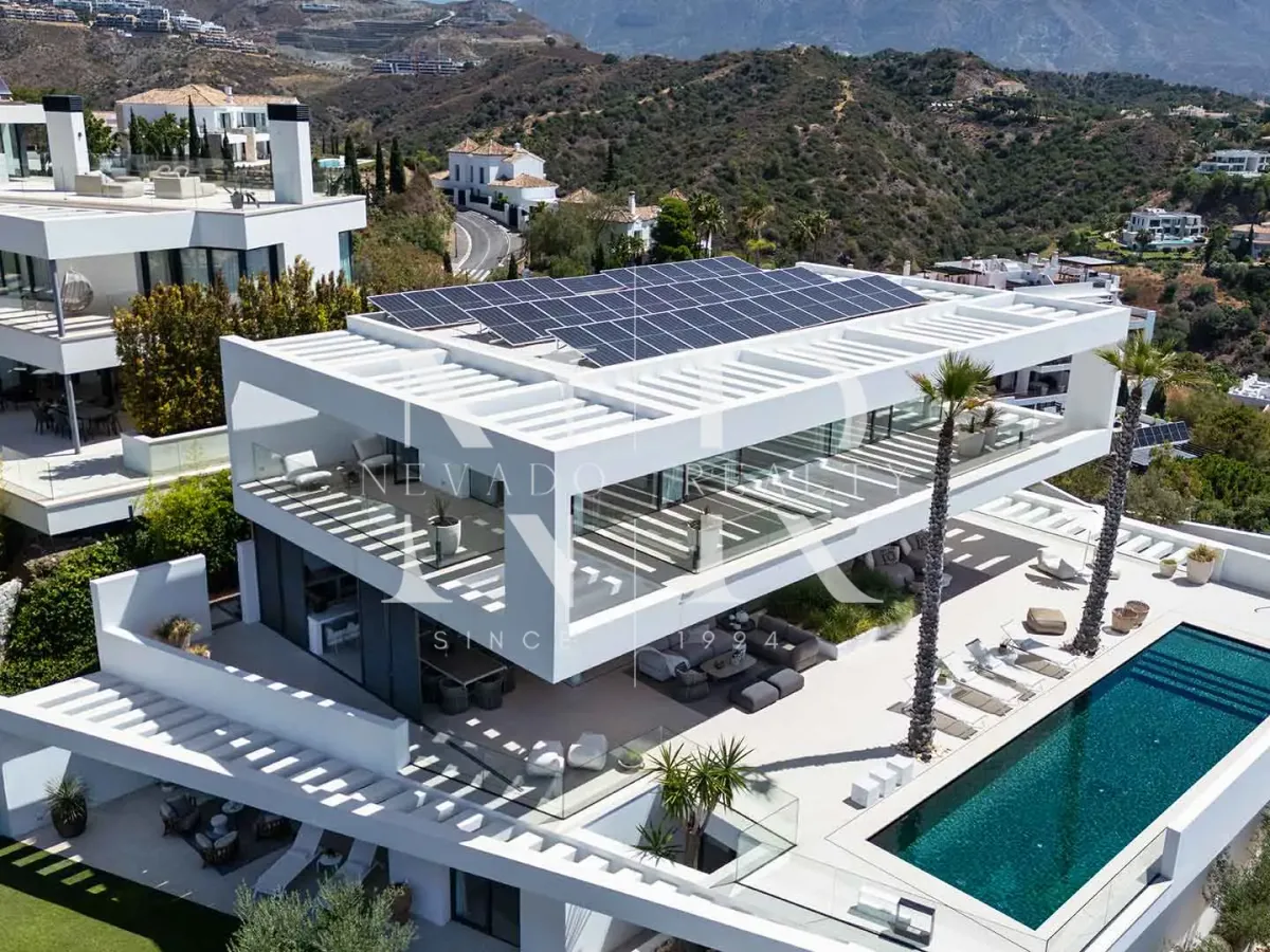 Villa in La Quinta with panoramic sea views for sale