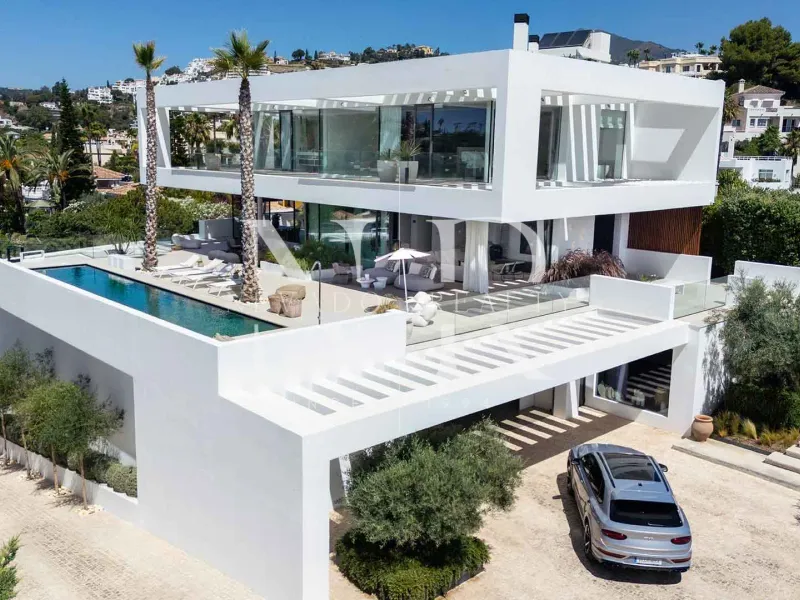 Villa in La Quinta with panoramic sea views for sale