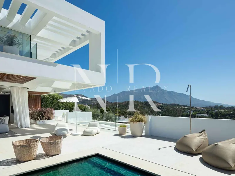 Villa in La Quinta with panoramic sea views for sale