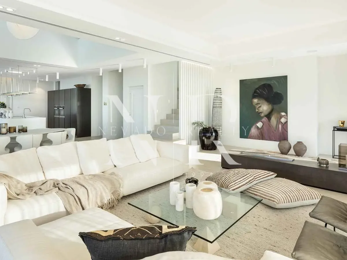 Villa in La Quinta with panoramic sea views for sale