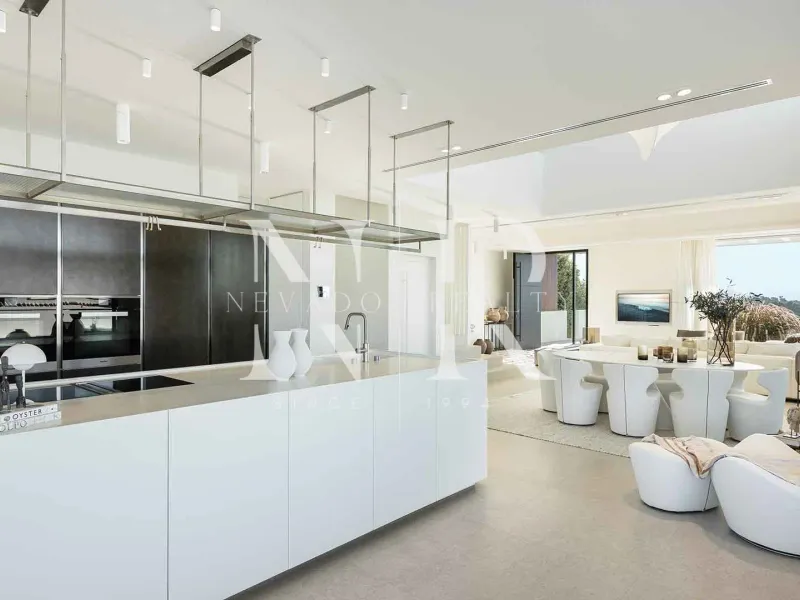 Villa in La Quinta with panoramic sea views for sale