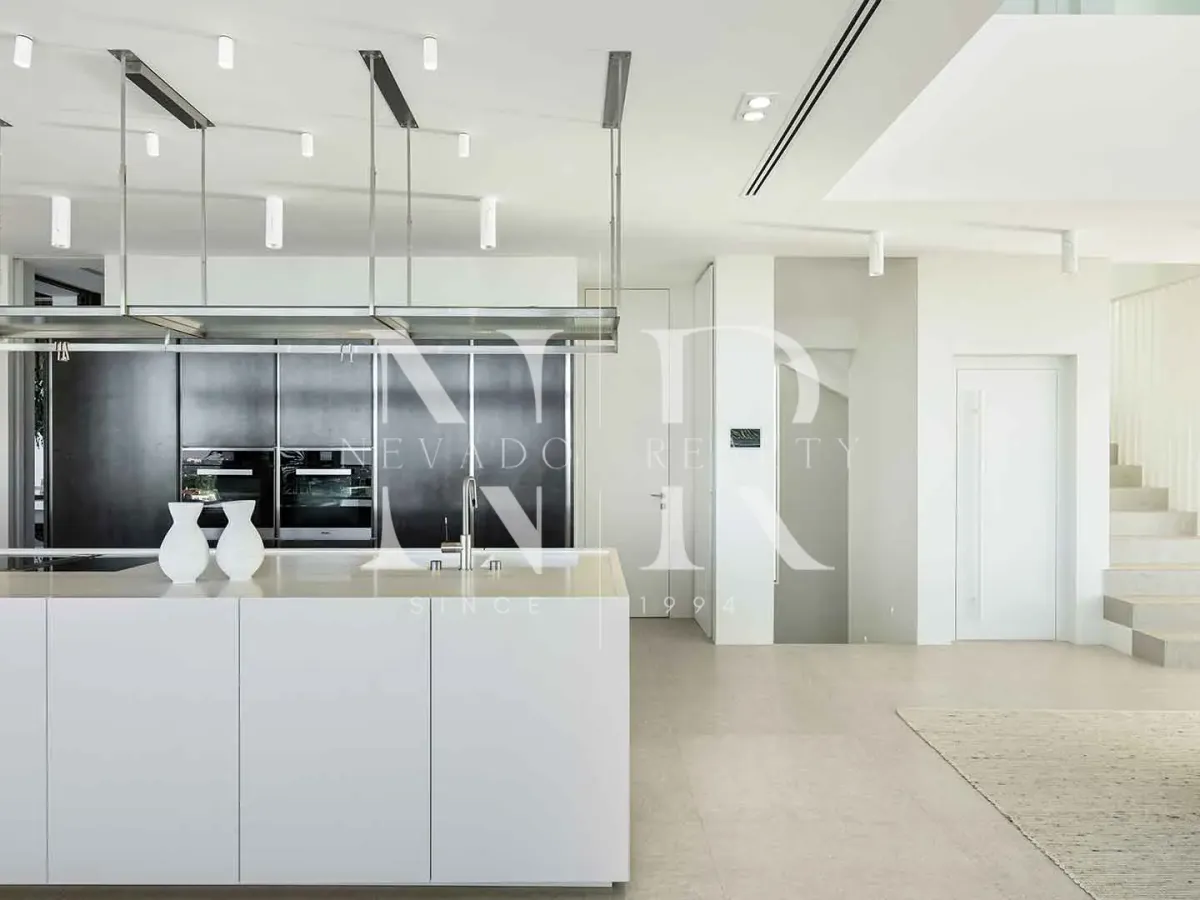 Villa in La Quinta with panoramic sea views for sale