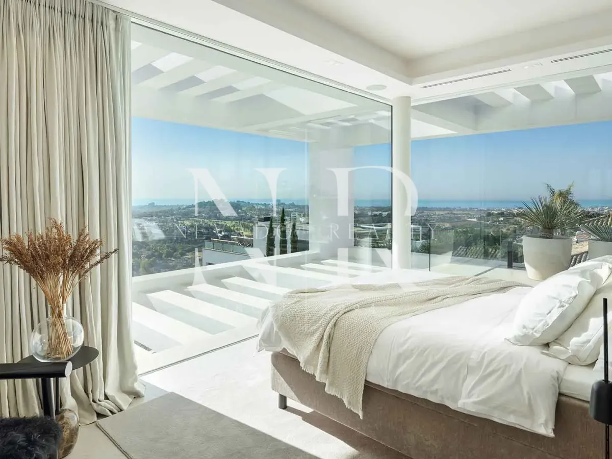 Villa in La Quinta with panoramic sea views for sale