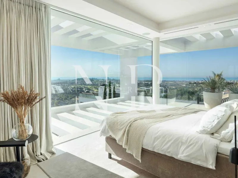 Villa in La Quinta with panoramic sea views for sale