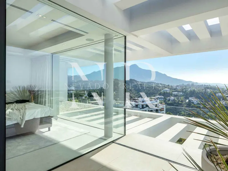 Villa in La Quinta with panoramic sea views for sale