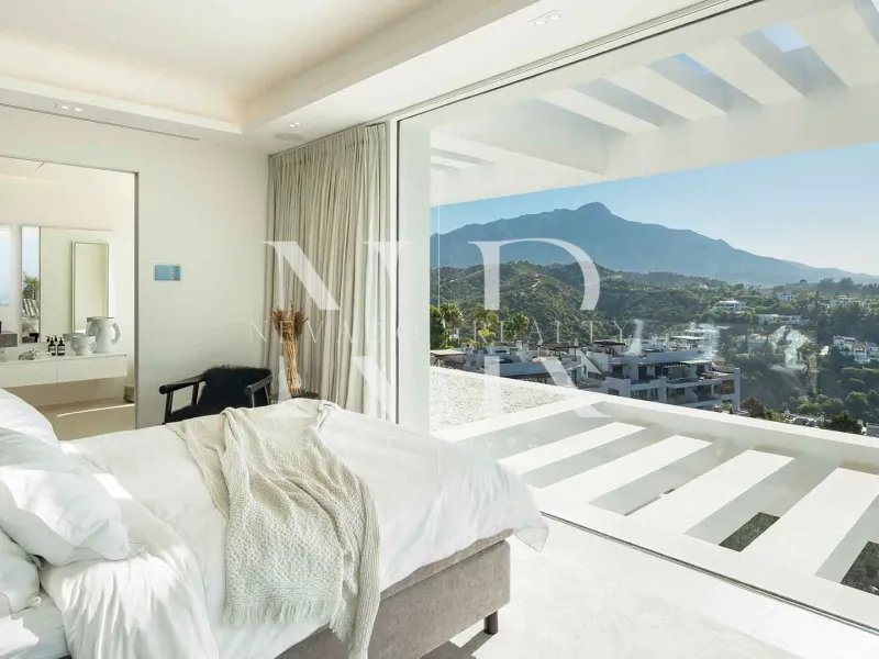 Villa in La Quinta with panoramic sea views for sale