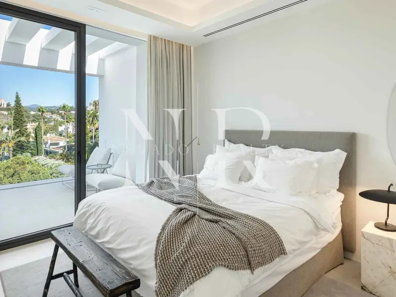 Villa in La Quinta with panoramic sea views for sale