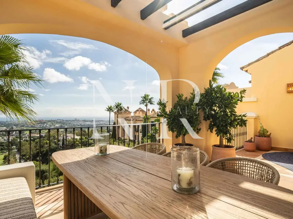 Penthouse in Urbanisation of Buenavista de La Quinta with panoramic sea views for sale