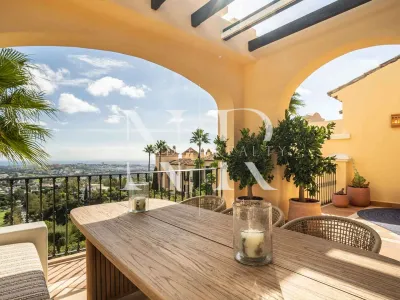 Penthouse in Urbanisation of Buenavista de La Quinta with panoramic sea views for sale