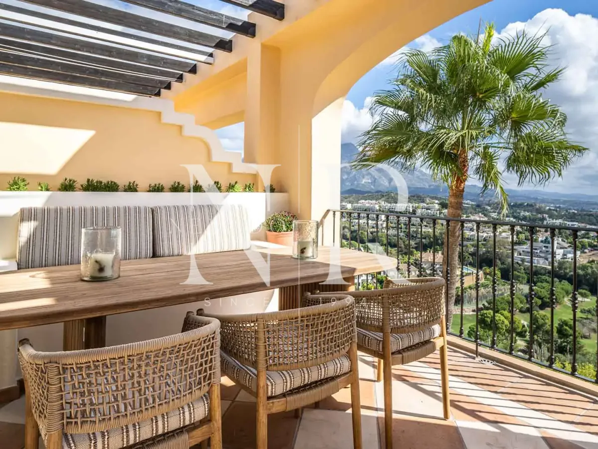 Penthouse in Urbanisation of Buenavista de La Quinta with panoramic sea views for sale