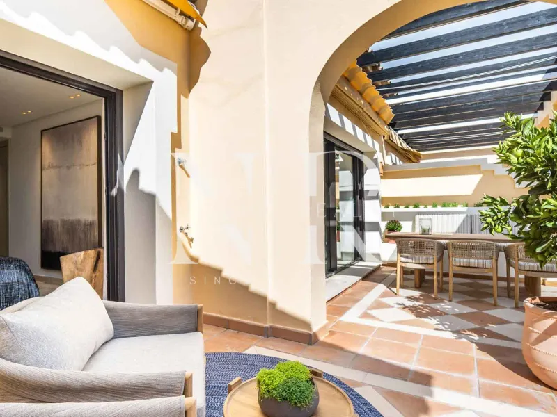 Penthouse in Urbanisation of Buenavista de La Quinta with panoramic sea views for sale