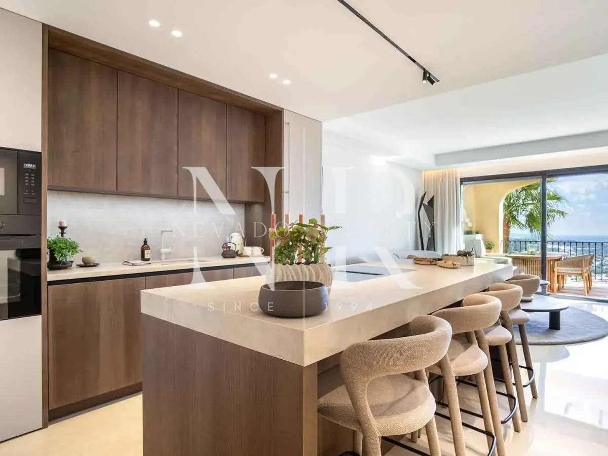 Penthouse in Urbanisation of Buenavista de La Quinta with panoramic sea views for sale