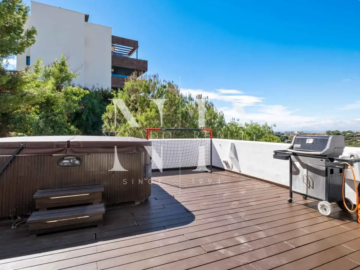 Penthouse for sale in Los Flamingos Golf, Benahavis