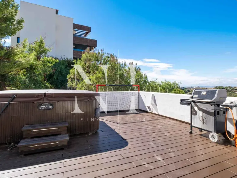 Penthouse for sale in Los Flamingos Golf, Benahavis