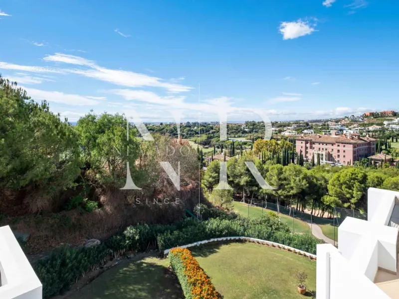 Penthouse for sale in Los Flamingos Golf, Benahavis