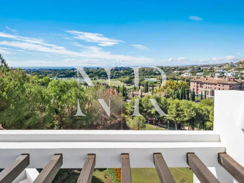Penthouse for sale in Los Flamingos Golf, Benahavis