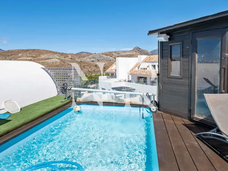 Penthouse for sale in Los Flamingos Golf, Benahavis