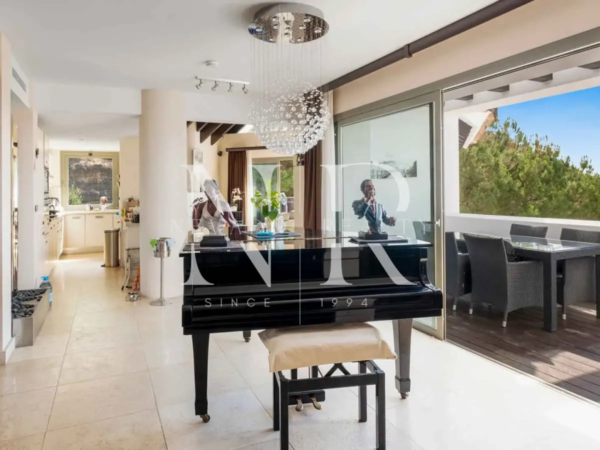 Penthouse for sale in Los Flamingos Golf, Benahavis