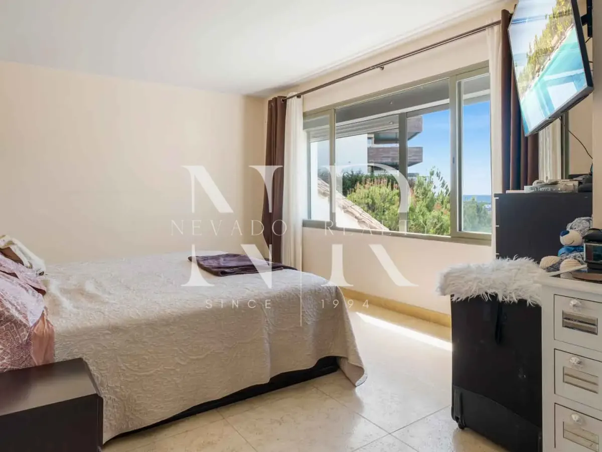 Penthouse for sale in Los Flamingos Golf, Benahavis
