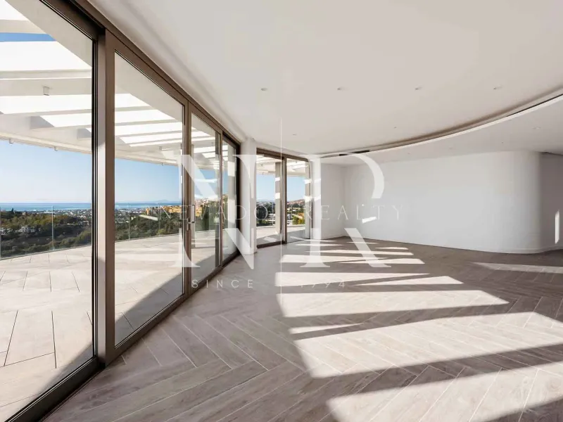 Penthouse in Benahavís with panoramic sea views for sale