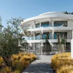 Penthouse in Benahavís with panoramic sea views for sale 9