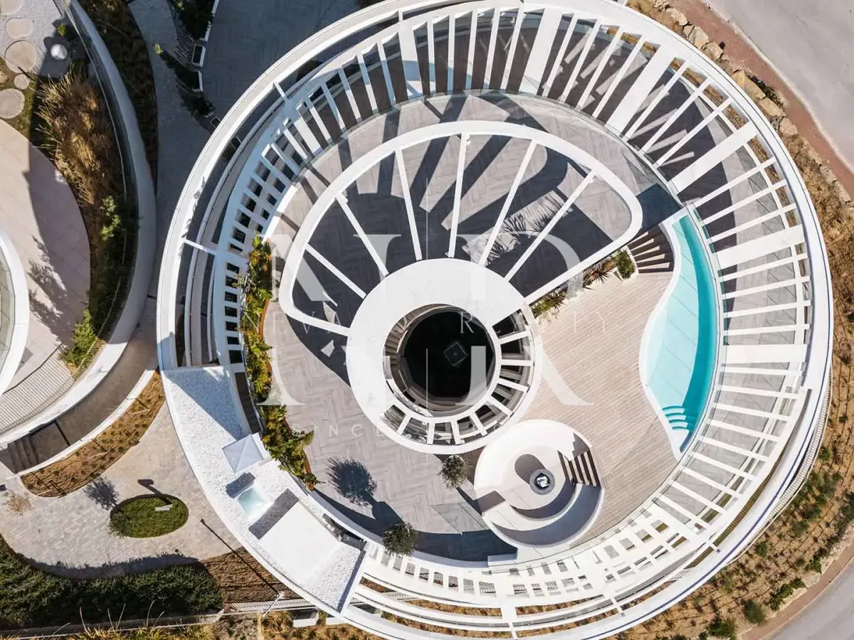 Penthouse in Benahavís with panoramic sea views for sale