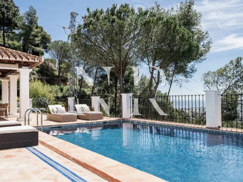 Villa in El Madroñal with panoramic sea views for sale