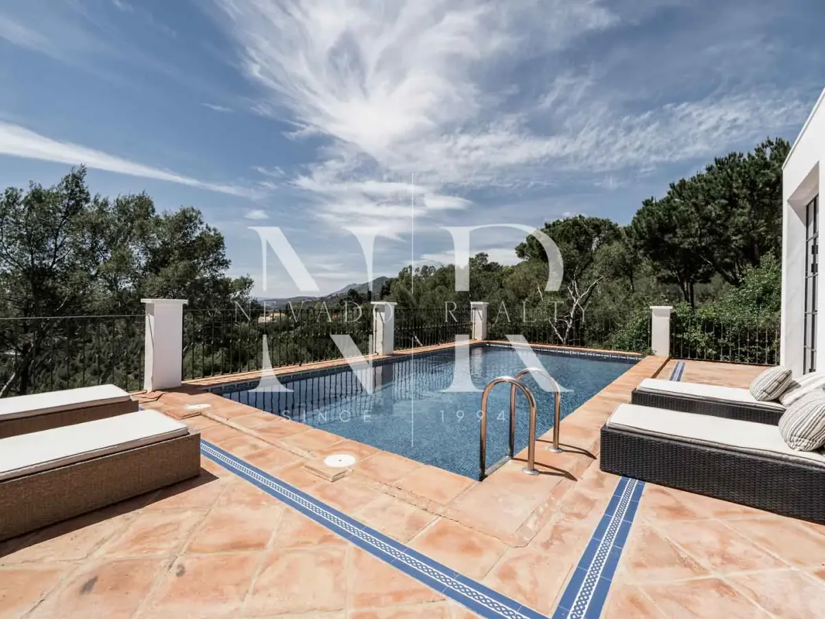Villa in El Madroñal with panoramic sea views for sale