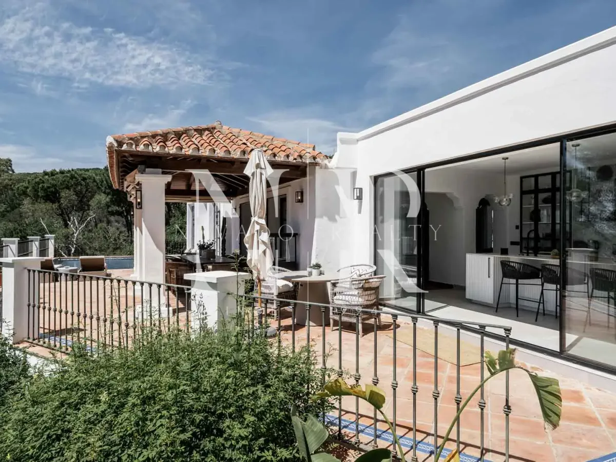 Villa in El Madroñal with panoramic sea views for sale