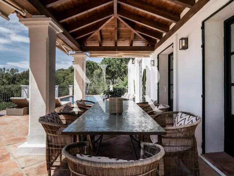 Villa in El Madroñal with panoramic sea views for sale