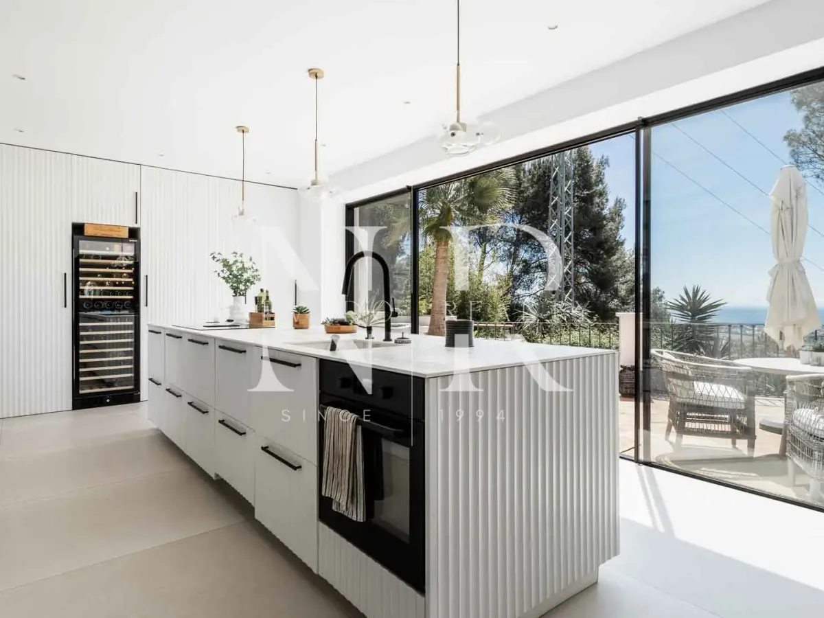 Villa in El Madroñal with panoramic sea views for sale