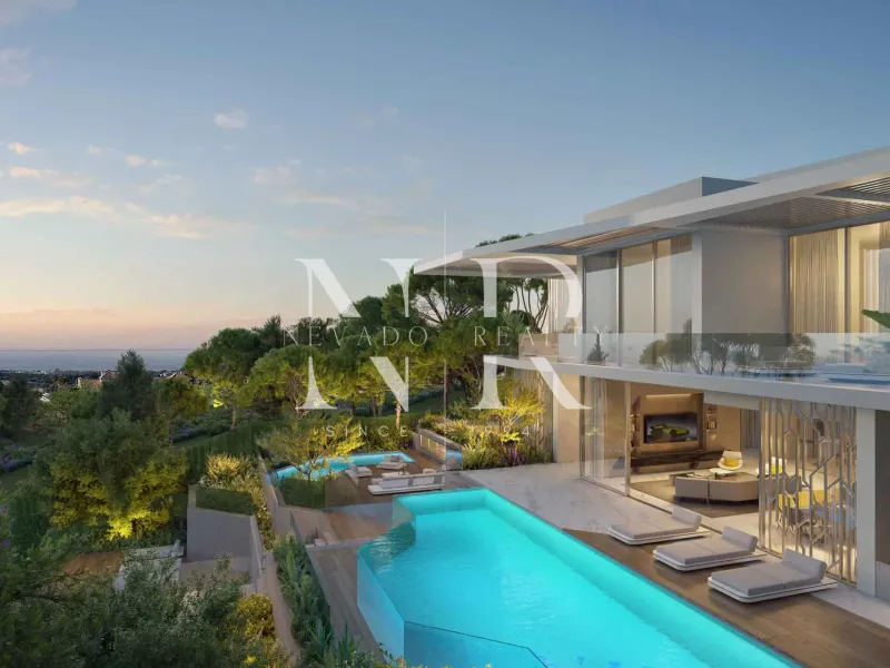 Villa between Estepona and Benahavis for sale