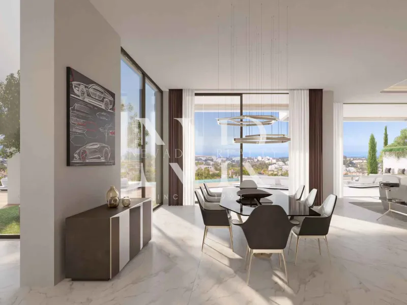 Villa between Estepona and Benahavis for sale