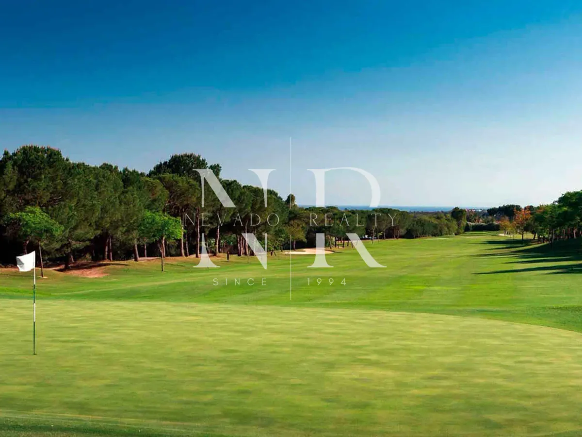 Newly built flat in Benahavís with panoramic views in gated community for sale