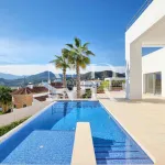 Villa in Benahavís next to the golf course for sale 3
