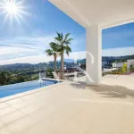 Villa in Benahavís next to the golf course for sale 6