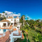 Set of two villas in Benahavis with large plot for sale 1