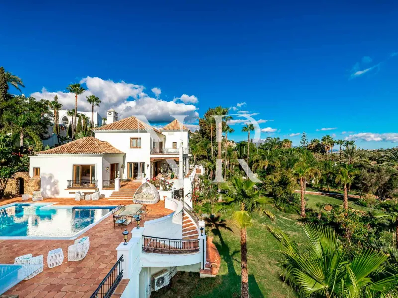 Set of two villas in Benahavis with large plot for sale