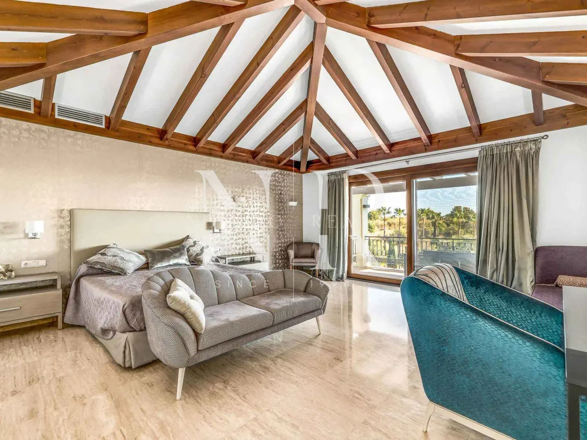 Set of two villas in Benahavis with large plot for sale