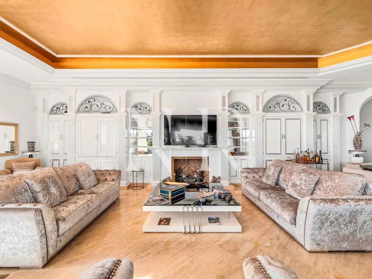 Set of two villas in Benahavis with large plot for sale