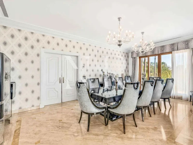 Set of two villas in Benahavis with large plot for sale