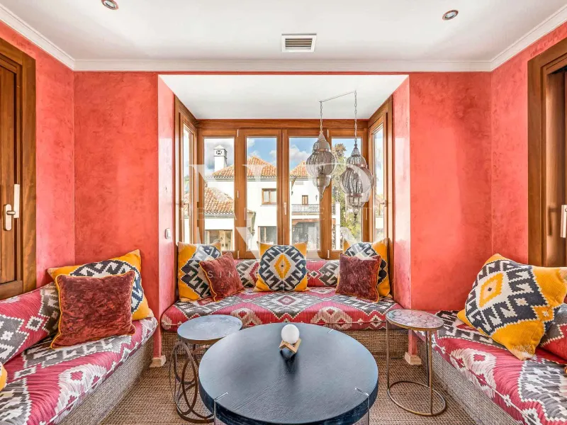 Set of two villas in Benahavis with large plot for sale