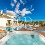 Set of two villas in Benahavis with large plot for sale 8