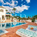 Set of two villas in Benahavis with large plot for sale 10