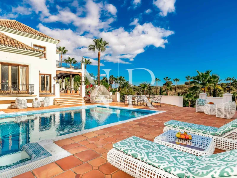 Set of two villas in Benahavis with large plot for sale