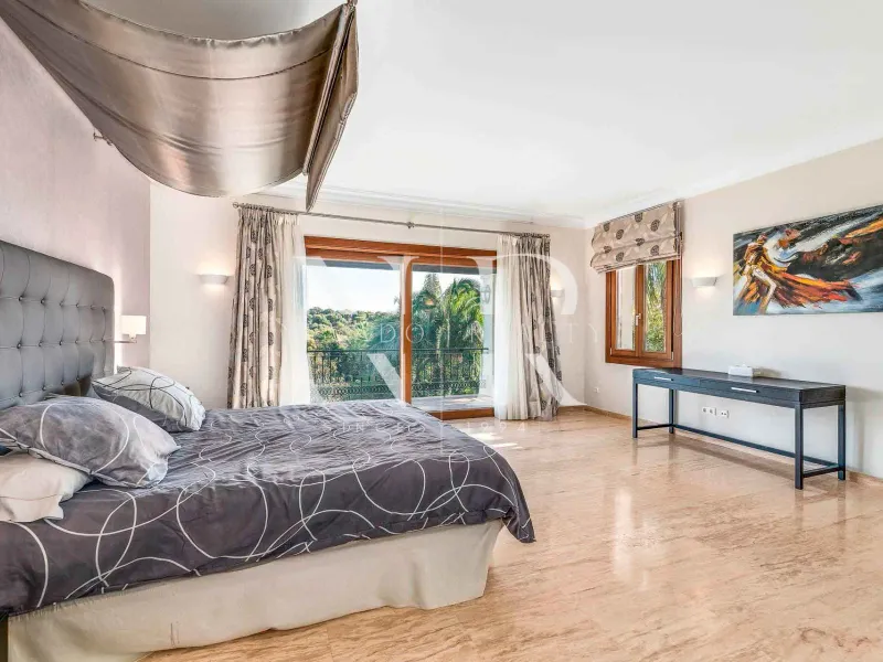 Set of two villas in Benahavis with large plot for sale